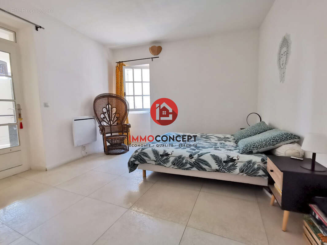 Maison à LAUDUN-L&#039;ARDOISE