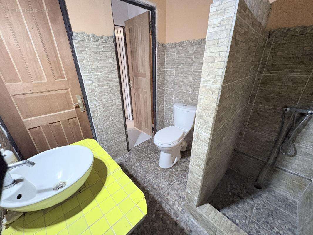 A VENDRE : VILLA F9 à Trois Rivière (97114) - photo 12