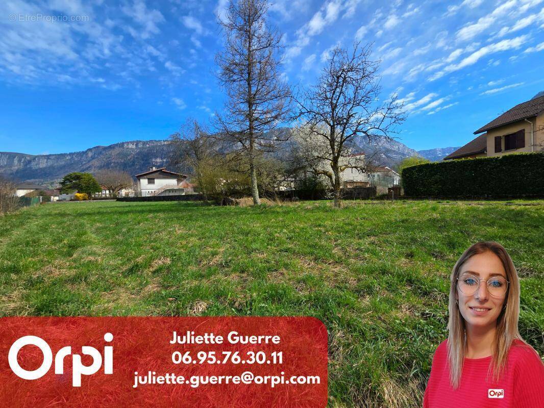 Terrain à SAINT-LAURENT-DU-PONT