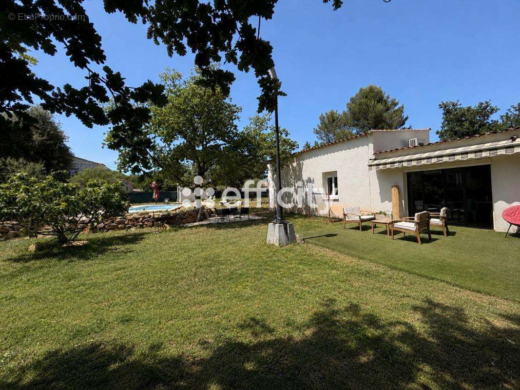 Maison 153 m² à Saint-Maximin-La-Sainte-Baume  - photo 2
