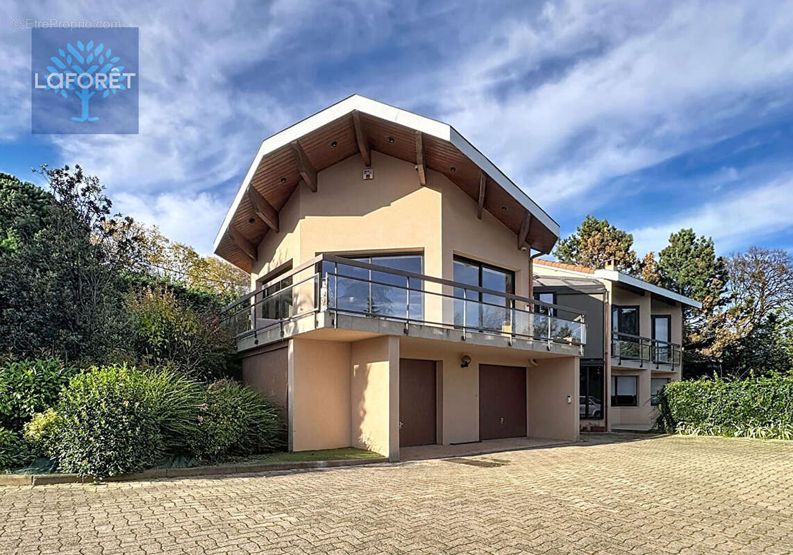 Maison à SAINT-GENIS-LAVAL