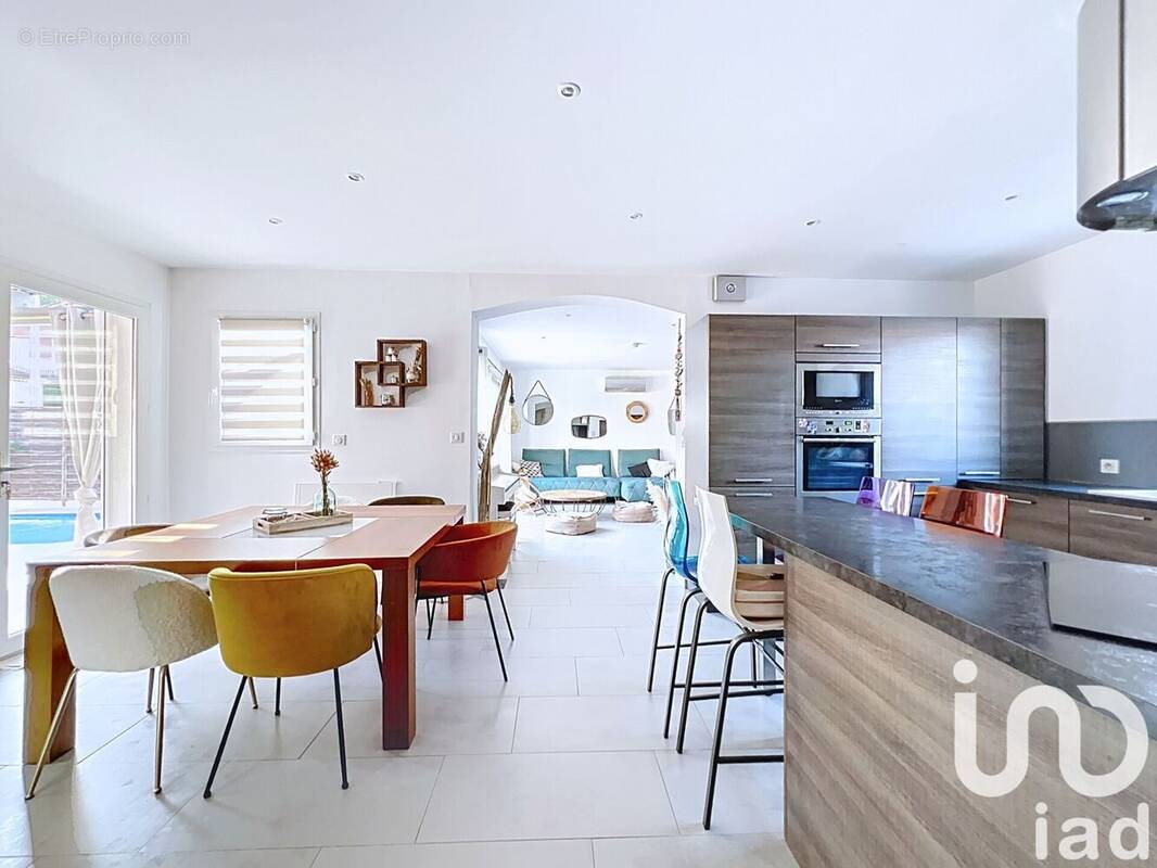 Photo 1 - Maison à SAINT-MITRE-LES-REMPARTS