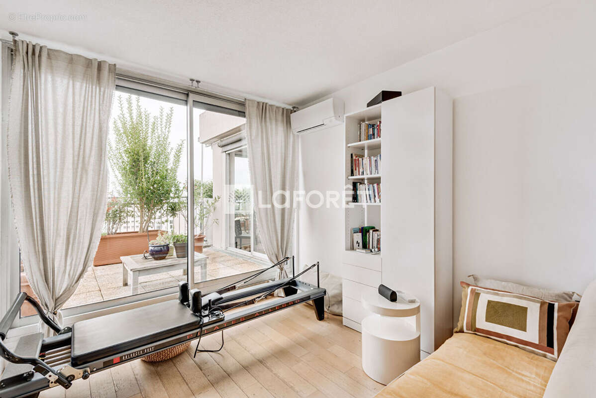 Appartement à PARIS-14E