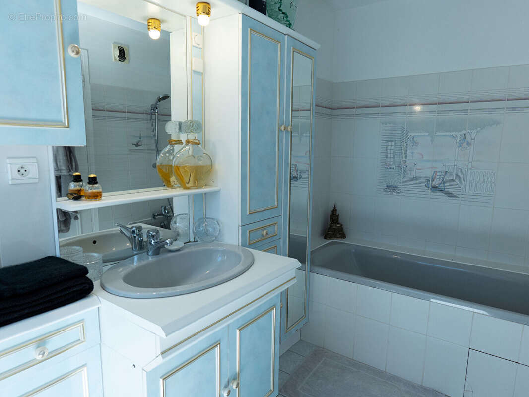 Appartement à ONET-LE-CHATEAU
