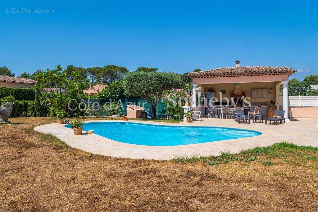 Villa provençale avec dépendance, piscine et potentiel d'extension sur terrain de 3 000 m² - photo 12