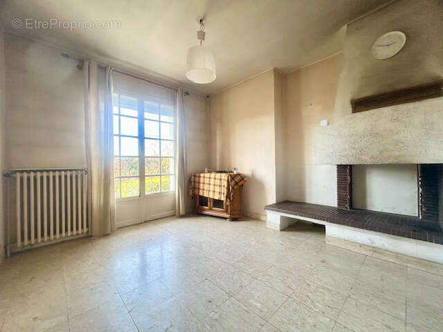 Maison à LINAS