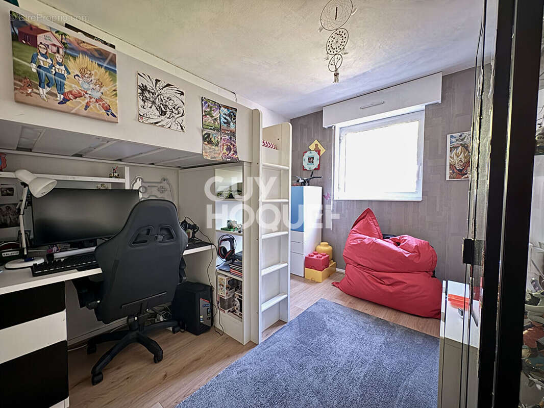 Appartement à COURBEVOIE