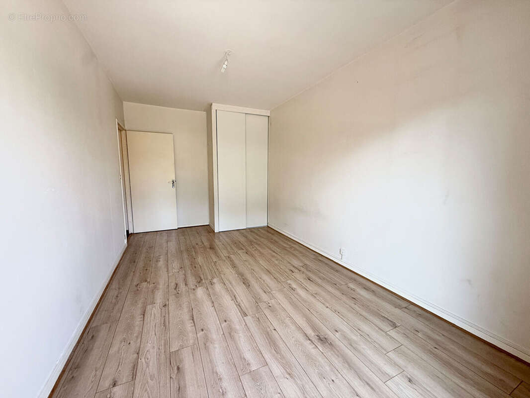 T4 - 89 m²  + 2 balcons - Hôtel de ville de Caluire et Cuire - photo 11
