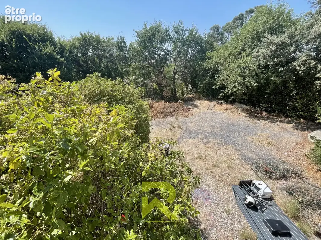 Terrain à CAUX