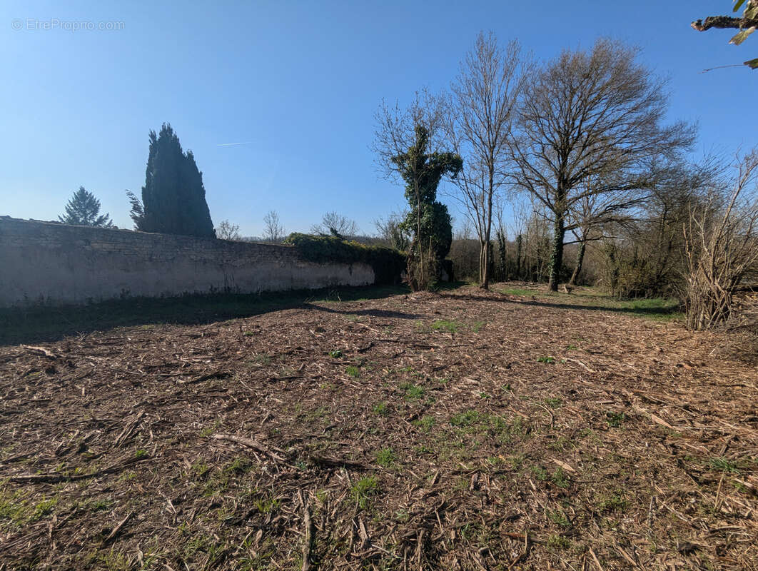 Terrain à CHAUDENEY-SUR-MOSELLE