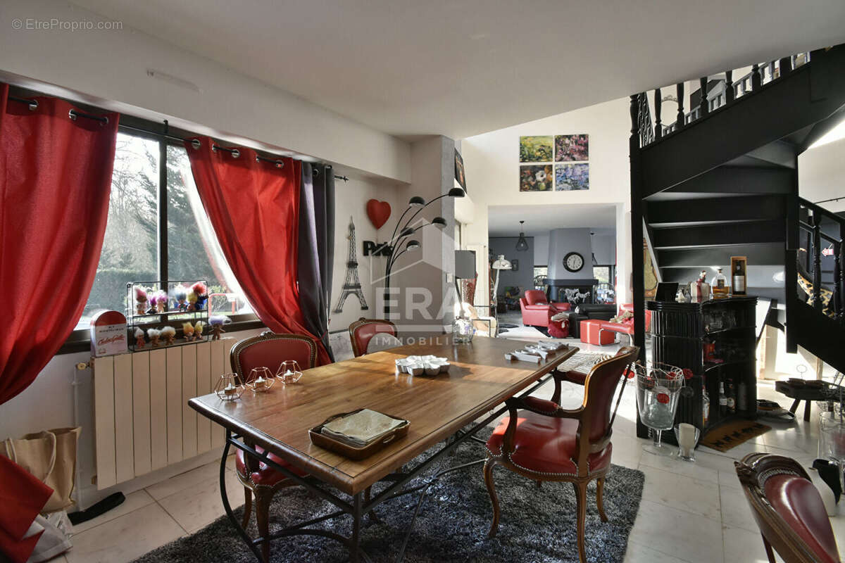 Maison à SAINT-REMY-L'HONORE