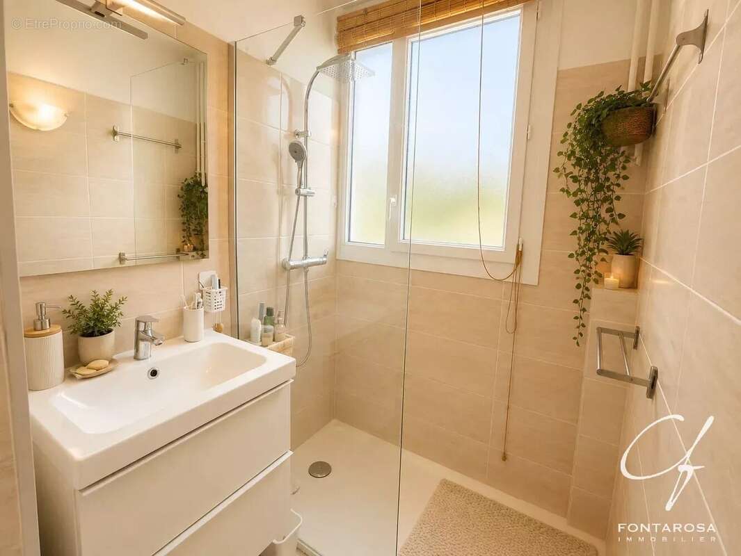 Appartement 3 pieces-parking cave -tres proche centre st raphael - photo 6