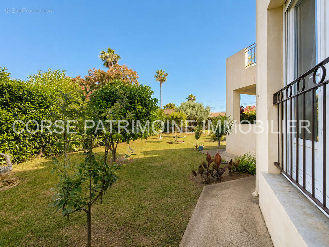 Superbe T3 en rez-de-chaussée avec jardin privatif - photo 17