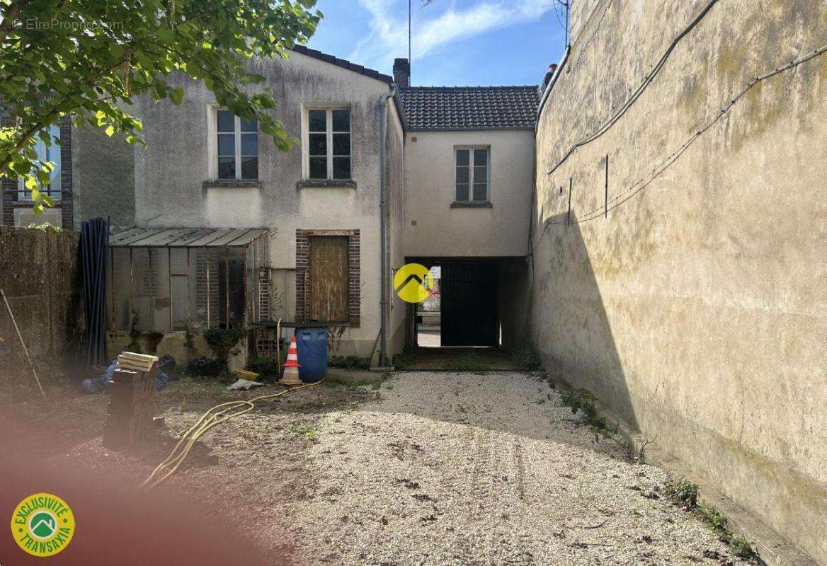 Maison à EGRISELLES-LE-BOCAGE