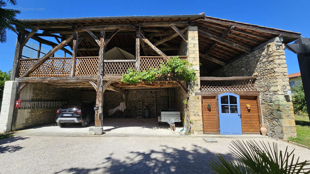 BEAUCHALOT - Maison de Maitre de 202 m2 sur terrain de 1400 m2 - photo 10