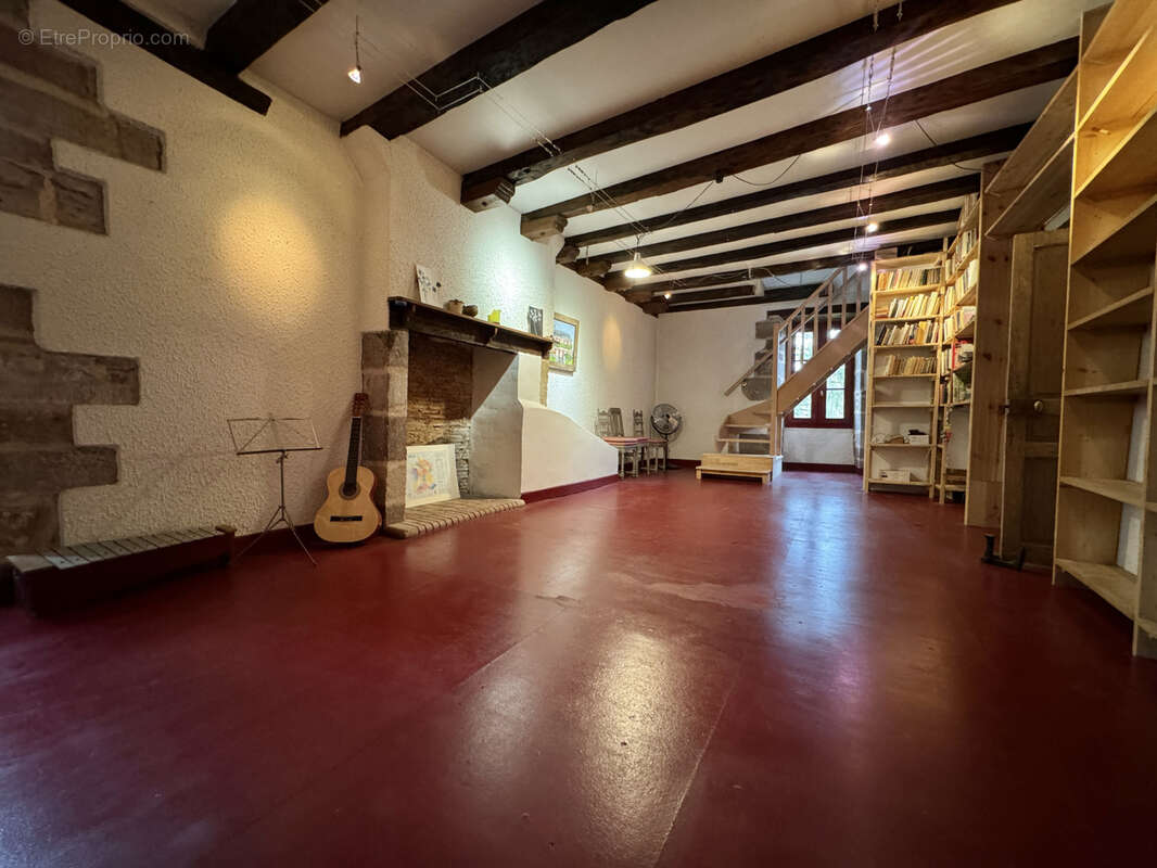 Maison à SAINT-BONNET-LA-RIVIERE