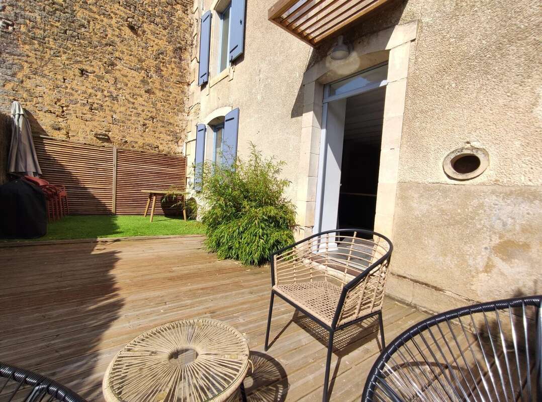 Maison de village offrant 5 chambres avec cour - photo 2