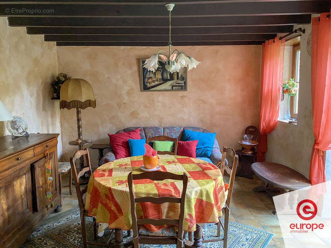 Maison à GIROLLES