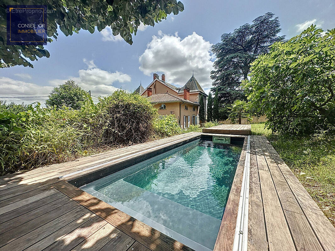 Maison à SAINT-GENIS-LAVAL