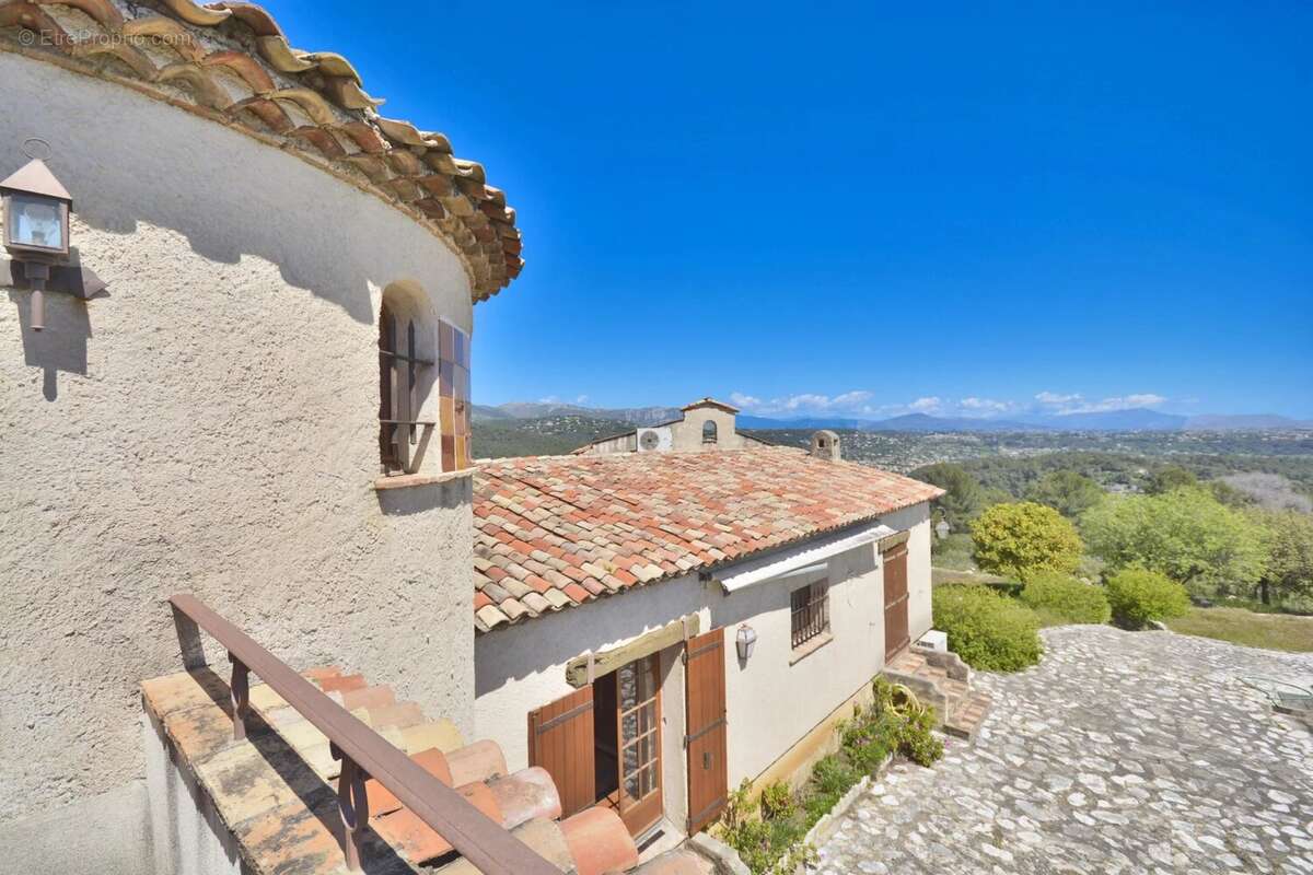 Maison à ROQUEFORT-LES-PINS