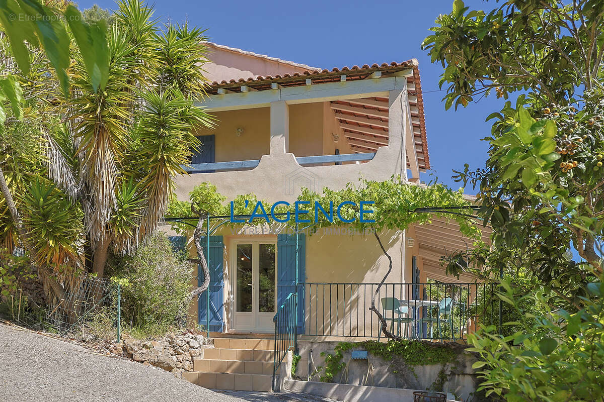 Maison à CARQUEIRANNE