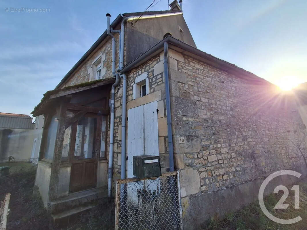 Maison à ETAIS-LA-SAUVIN
