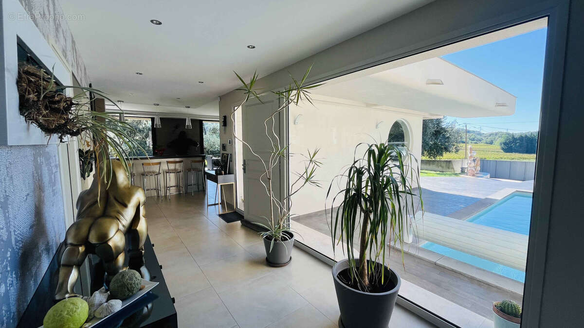 Maison à SAINT-MARCEL-DE-CAREIRET