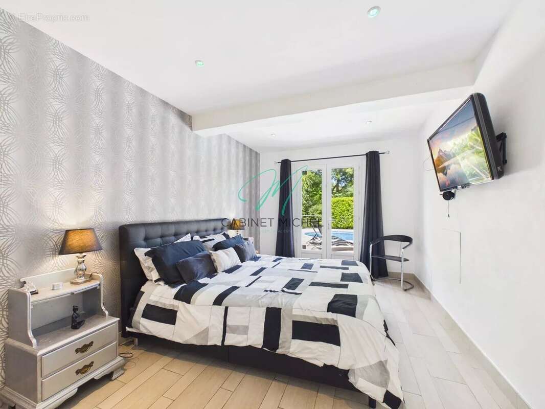 Maison à ROQUEFORT-LES-PINS