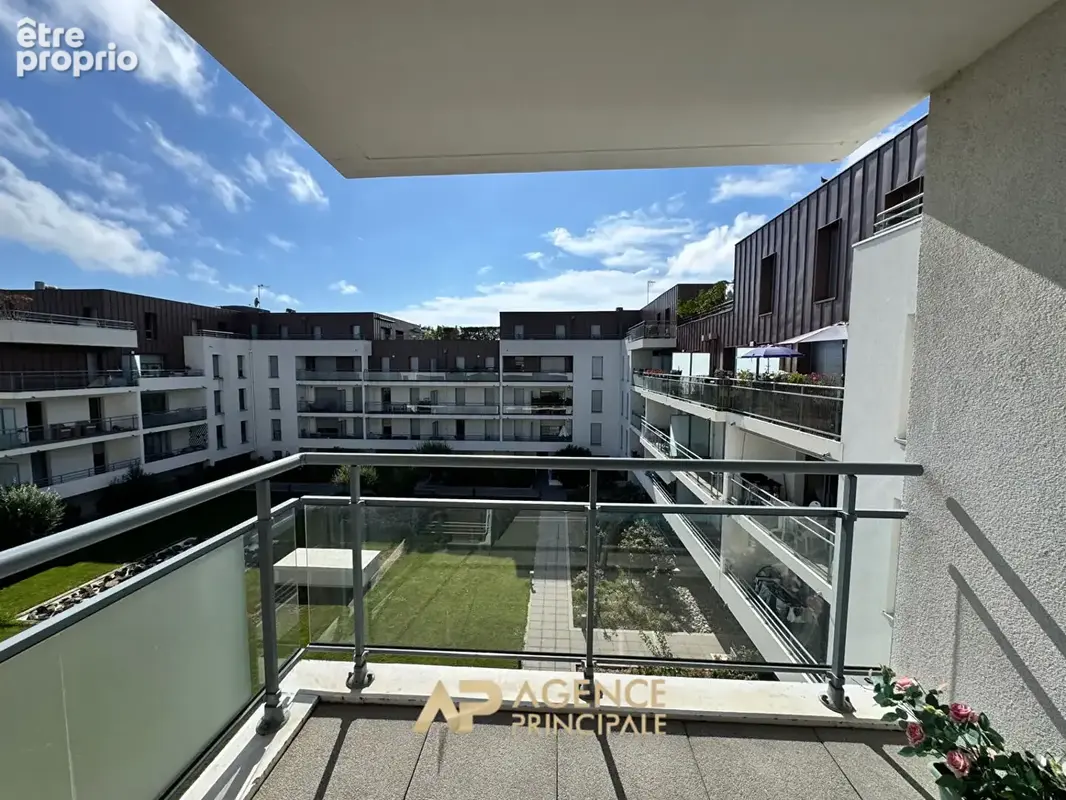 T1 BIS - VILLE EN BOIS - Ascenseur - Extérieur - Garage - photo 2