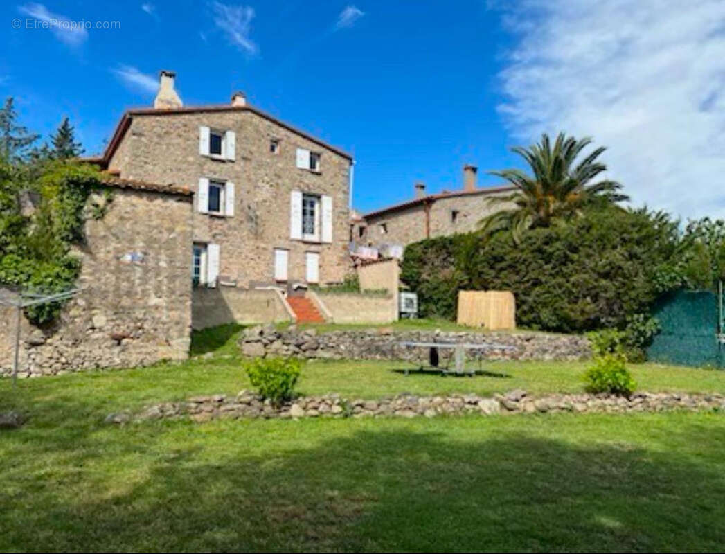 Maison à VILLELONGUE-DELS-MONTS