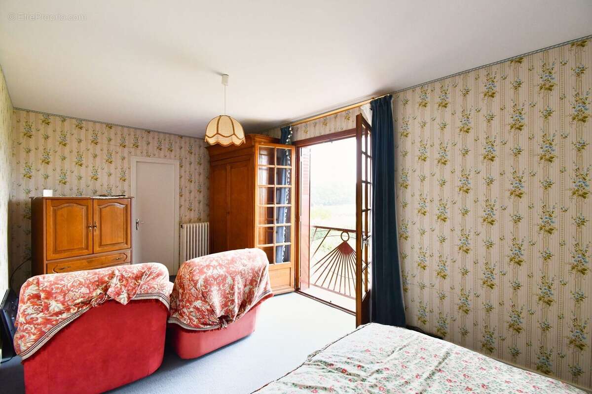 Maison 185 m² à Saint-Prix  - photo 4
