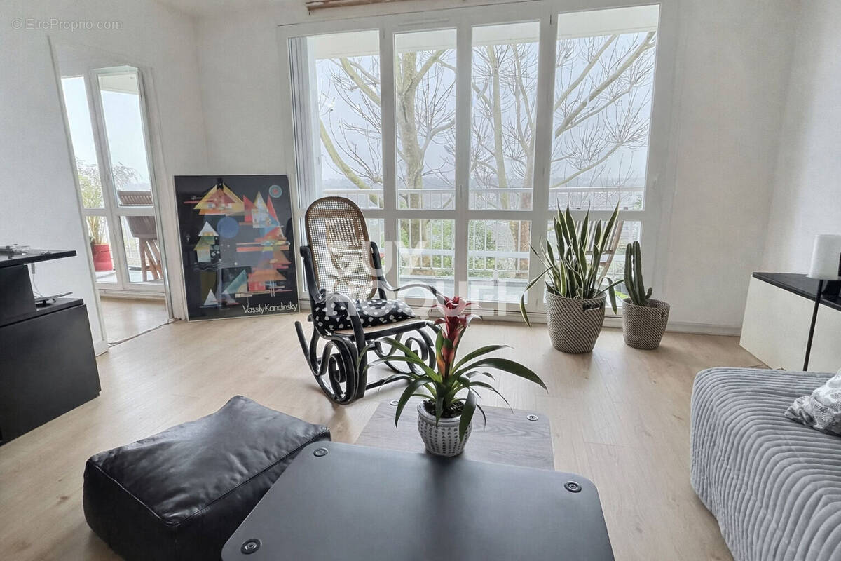 Appartement à CORBEIL-ESSONNES