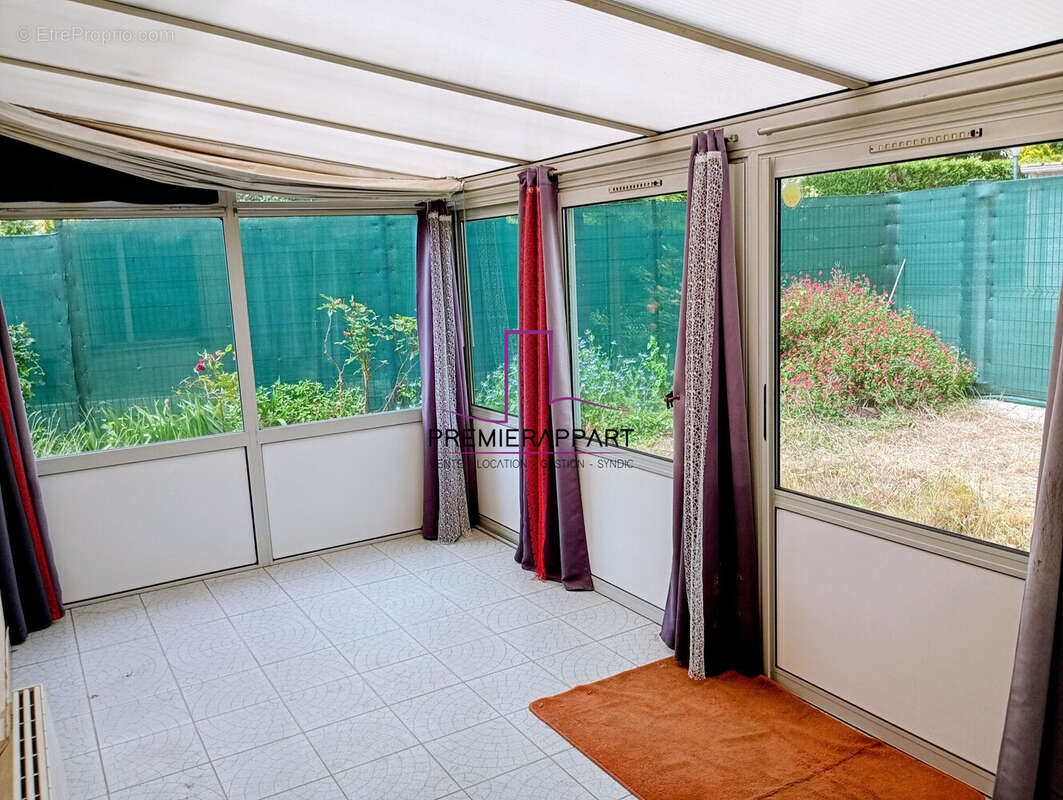 Appartement à SARTROUVILLE