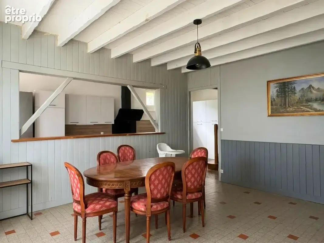 CHARME, VOLUMES ET NATURE À ARS. Maison rénovée avec 4 chambres et nombreuses dépendances - photo 2