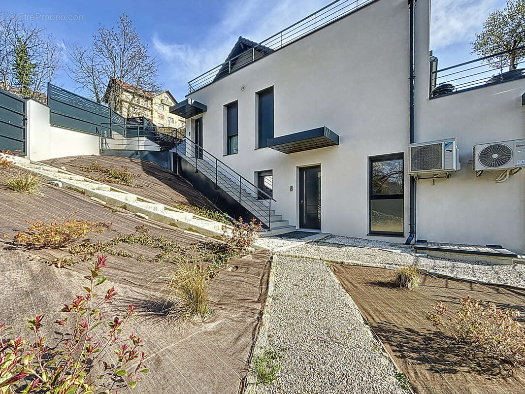 Appartement à SAINT-JEOIRE-PRIEURE