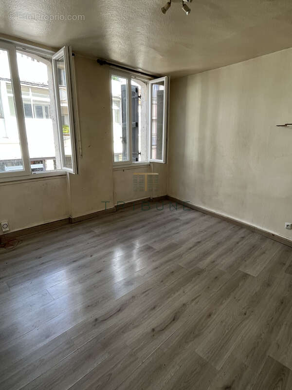 Immeuble avec 1 local commercial et 11 appartements - photo 10