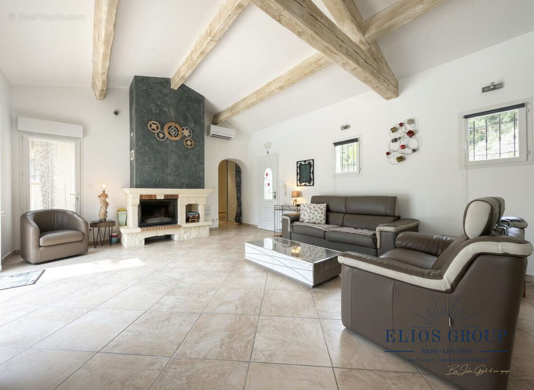 Maison 140 m² à Nans-Les-Pins  - photo 7