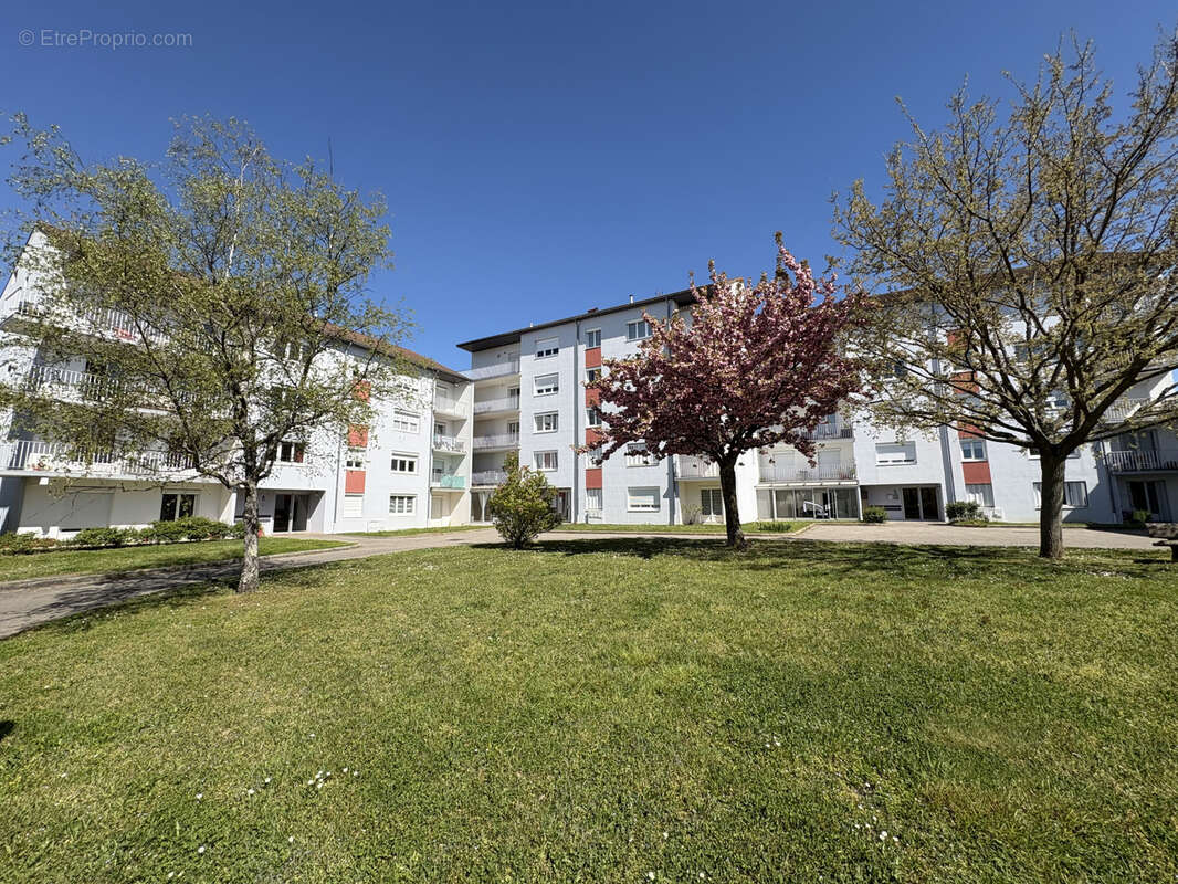 Appartement à PERONNAS