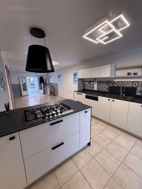 Maison 141 m² à Saint-Pierre  - photo 22
