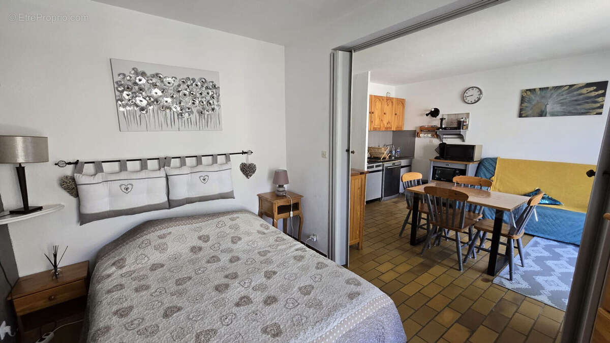 Appartement à SAINT-CYR-SUR-MER