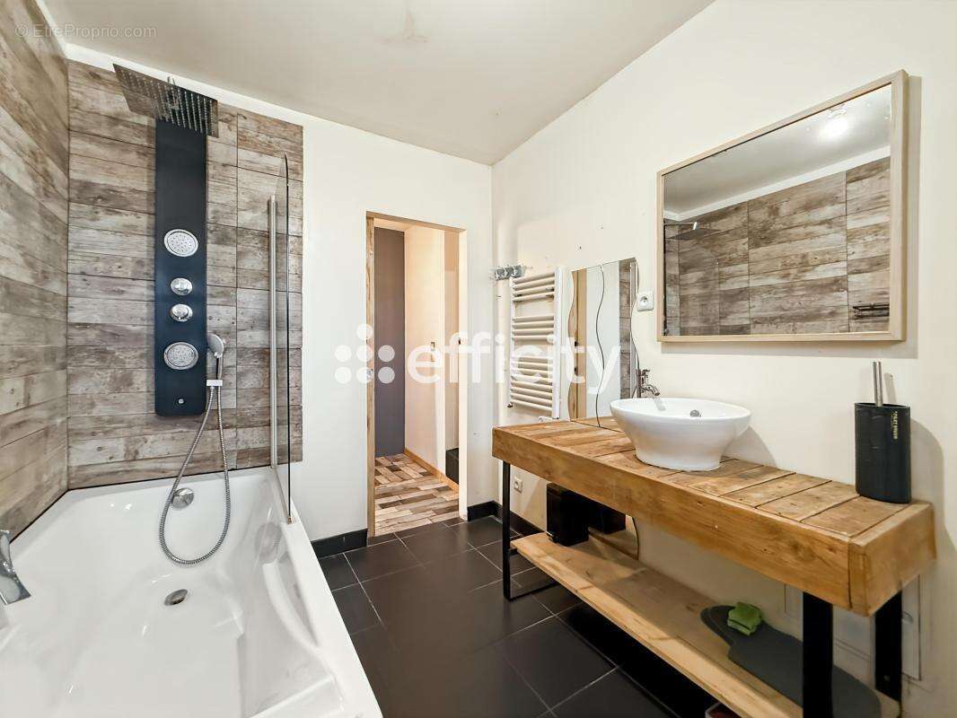 Maison à SAINTE-MAURE-DE-TOURAINE