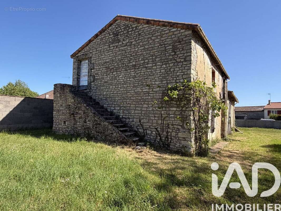 Maison 157 m² à Le Rochereau  - photo 4