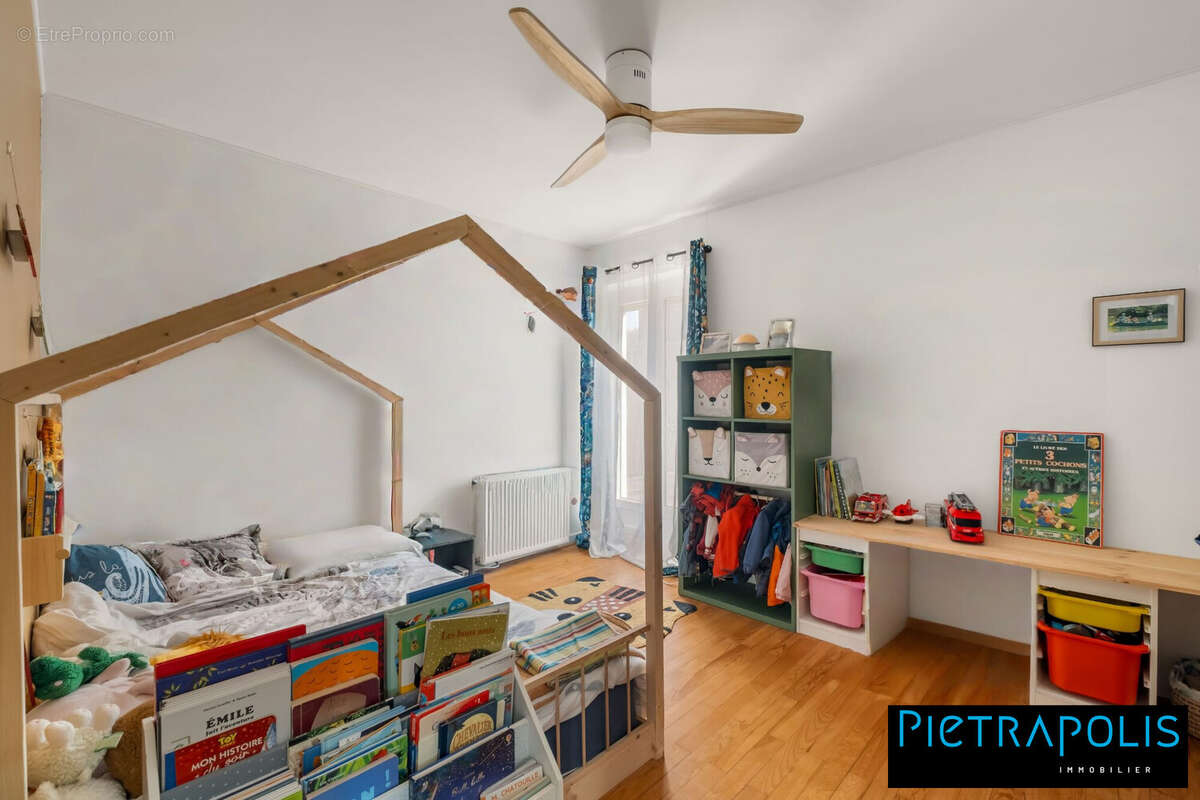 Maison 161 m² à Sainte-Foy-Les-Lyon  - photo 7
