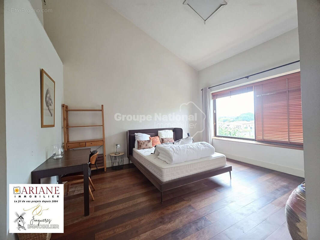 Maison à JONQUIERES-SAINT-VINCENT