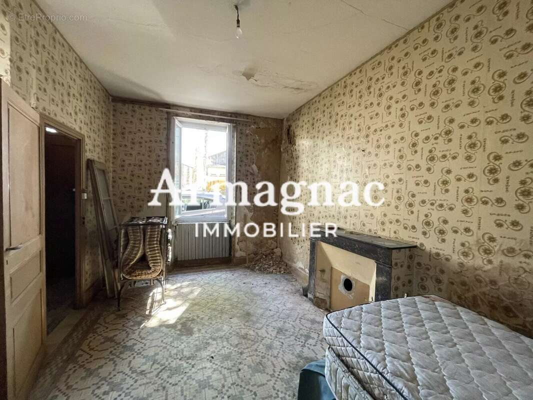 Maison à VIC-FEZENSAC