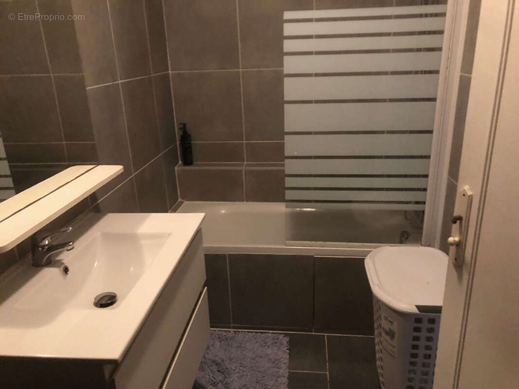 Appartement à COURBEVOIE