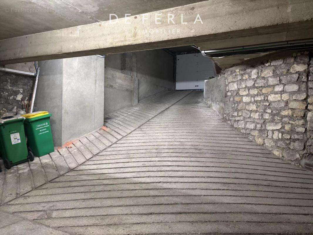 Parking à PARIS-15E