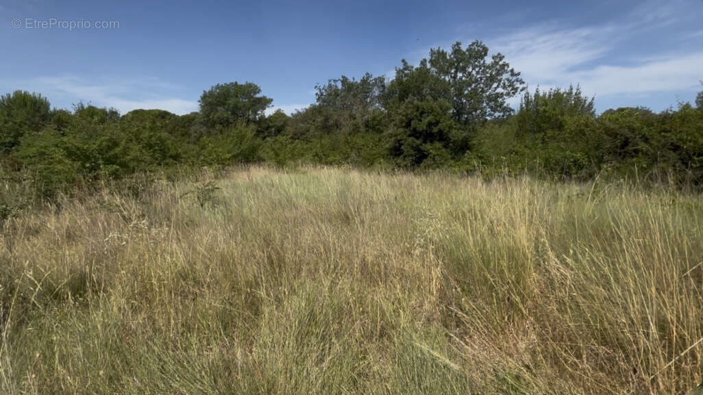 Terrain à VEZENOBRES