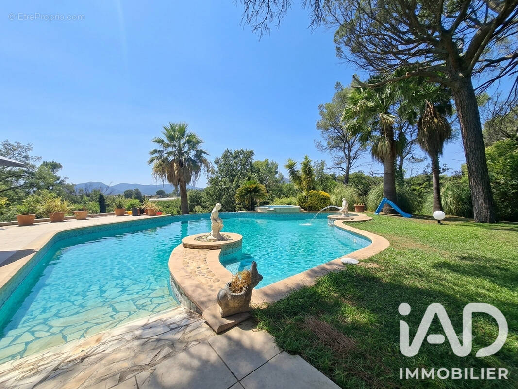 Photo 1 - Maison à ROQUEBRUNE-SUR-ARGENS