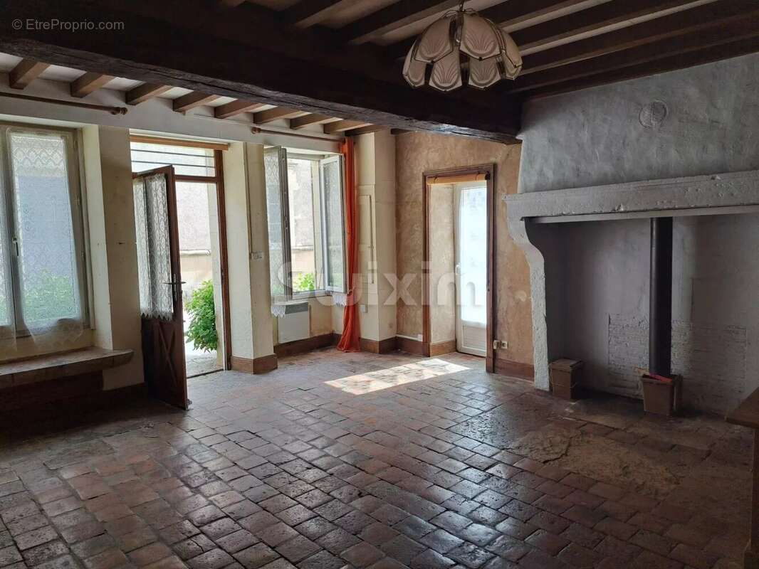 Maison à METZ-LE-COMTE